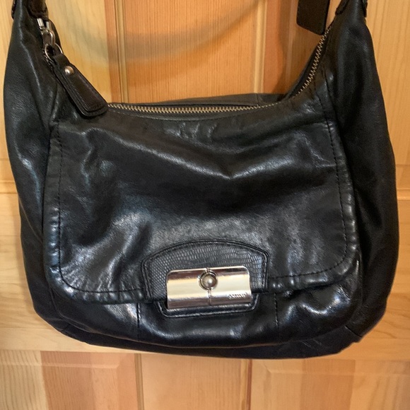 COACH HANDBAG - Picture 2 of 6